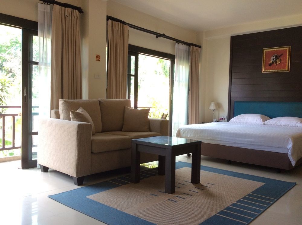 Ban Karon Enjoy'S Beach House & Cafe' מראה חיצוני תמונה