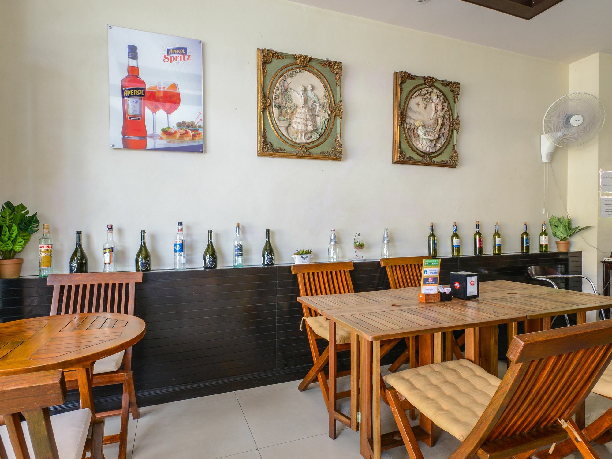 Ban Karon Enjoy'S Beach House & Cafe' מראה חיצוני תמונה