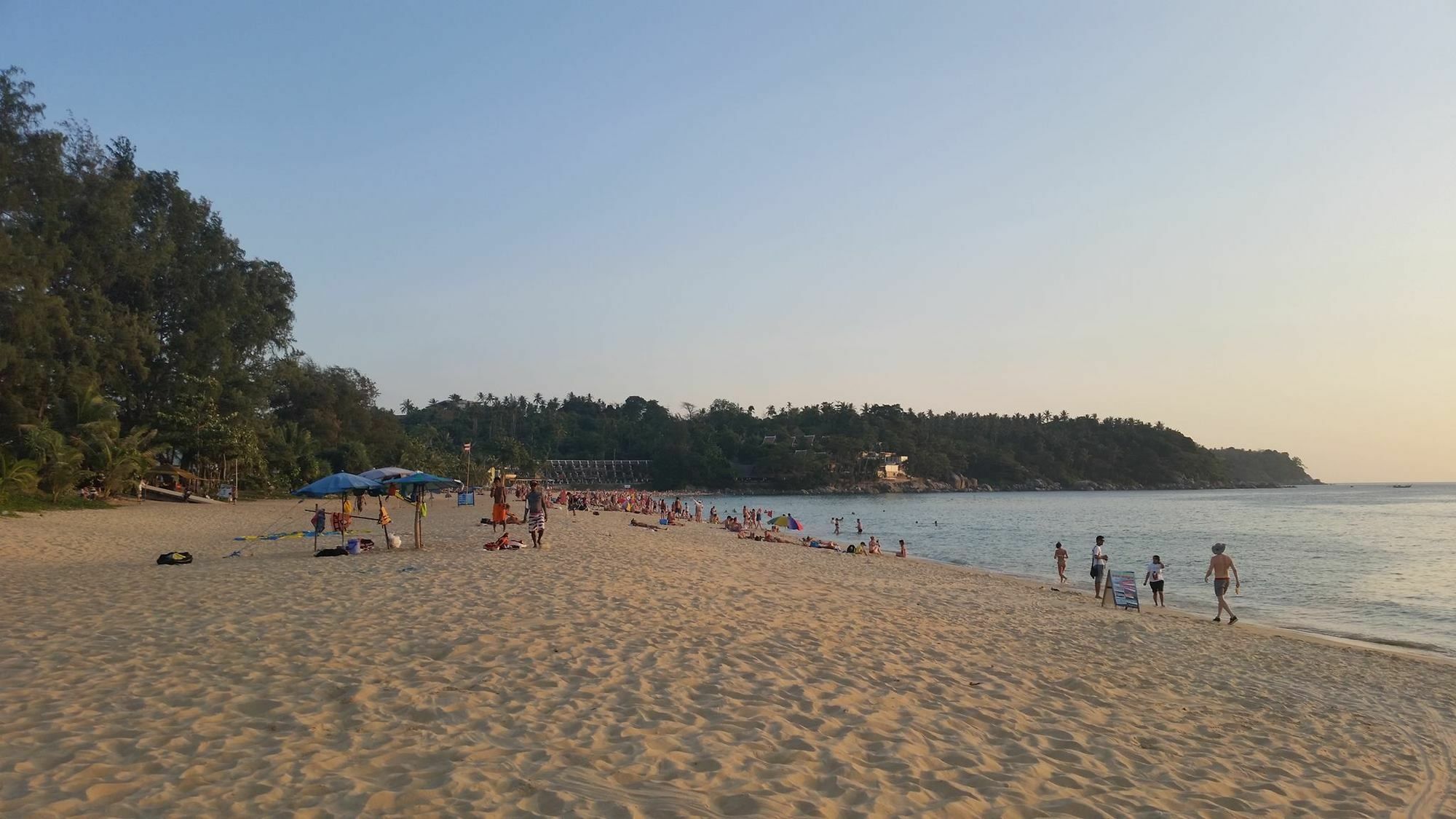 Ban Karon Enjoy'S Beach House & Cafe' מראה חיצוני תמונה
